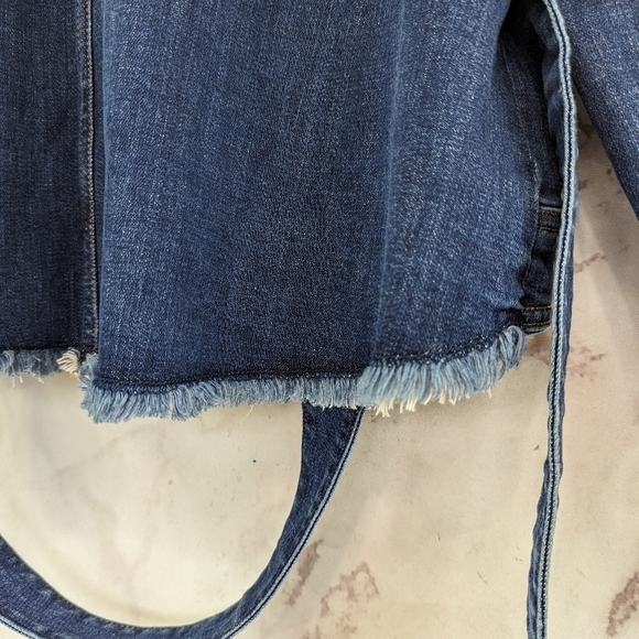 CAbi Jacket Women Small Dylan 5662 Jean Denim Belted Button Fringe Fray Raw Hem - Picture 9 of 14